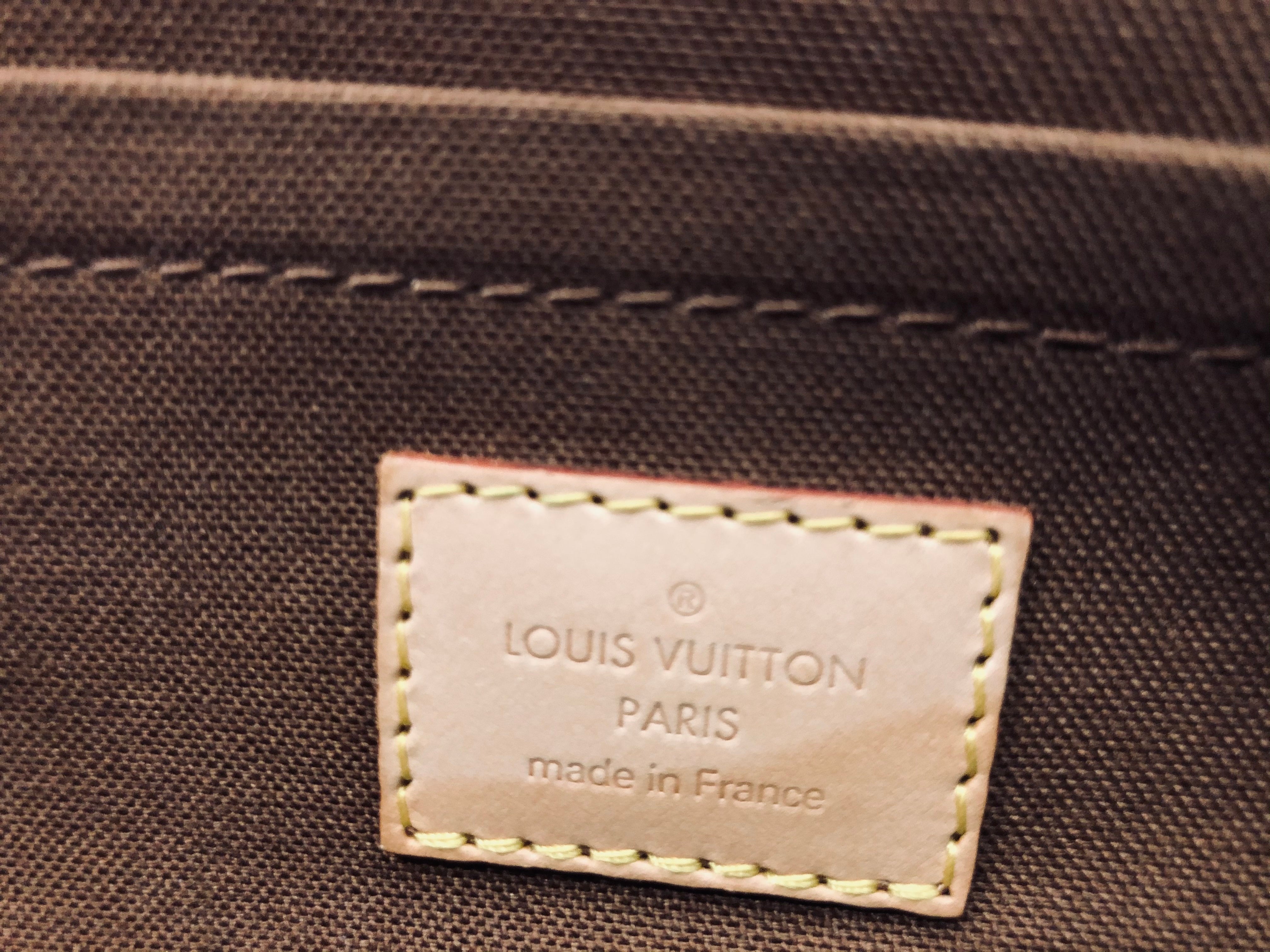 Limited Edition Louis Vuitton Lambskin Leather Riveting  Bag|White|Retail:$3,300