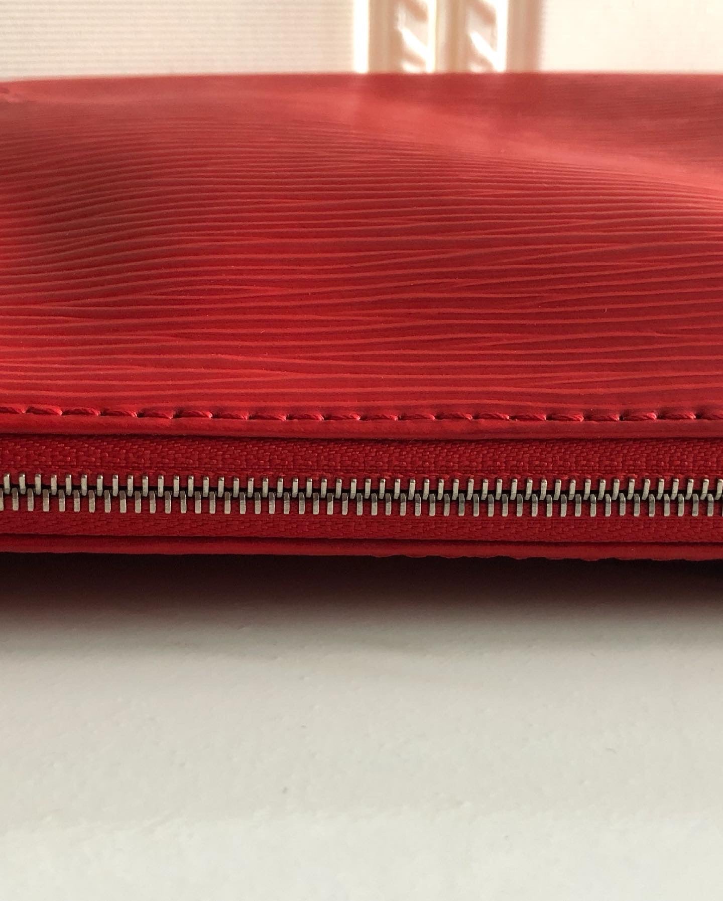Louis Vuitton Translucent Red Epi Plage Pochette Accessoires Clear Clutch  101lv22